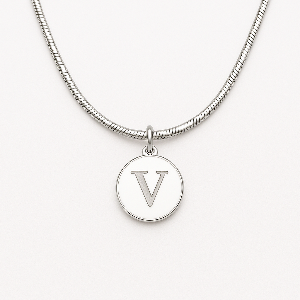 Un collar, una letra, una emoción.